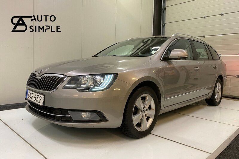 Ljusbrun Begagnad 2013 Skoda Superb Kombi | 99 900 kr (Lite dyr) - Bild 1/4