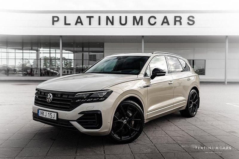 Ljusbrun Begagnad 2023 VW Touareg R SUV | 749 000 kr (Marknadspris) - Bild 1/4