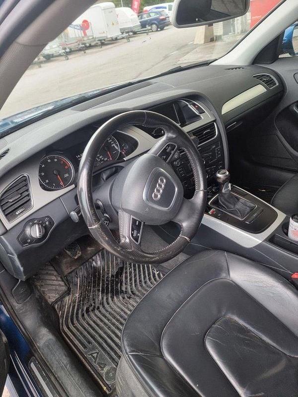 Blå Begagnad 2010 Audi A4 Sedan | 50 000 kr (Bra pris) - Bild 1/4