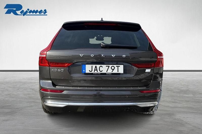 Begagnad Volvo XC60 Core 253 HK (186 kW) 2022 Grå SUV