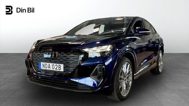 Navarrablå metallic Begagnad 2024 Audi Q4 Sportback e-tron S-Line SUV | 679 000 kr - Bild 1/4