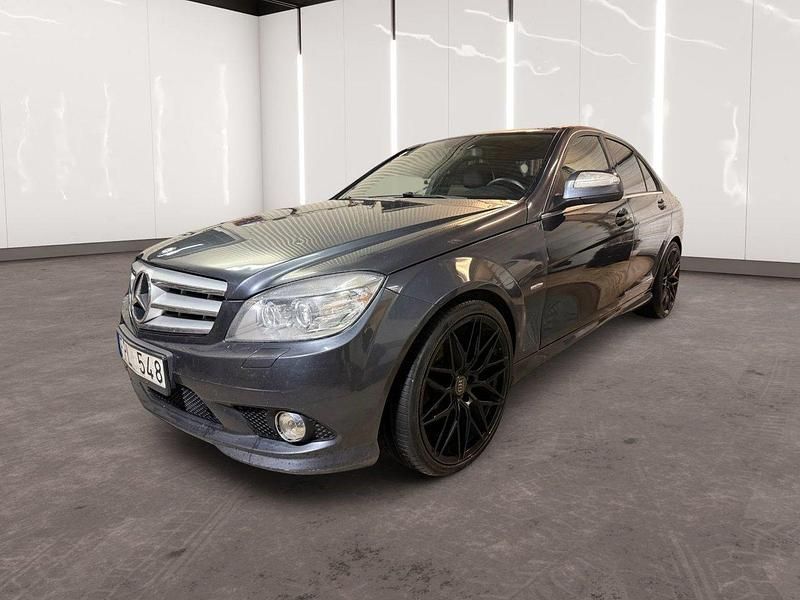 Mörkgrå (grå) Begagnad 2008 Mercedes C180 AMG Sedan | 79 900 kr (Marknadspris) - Bild 1/4