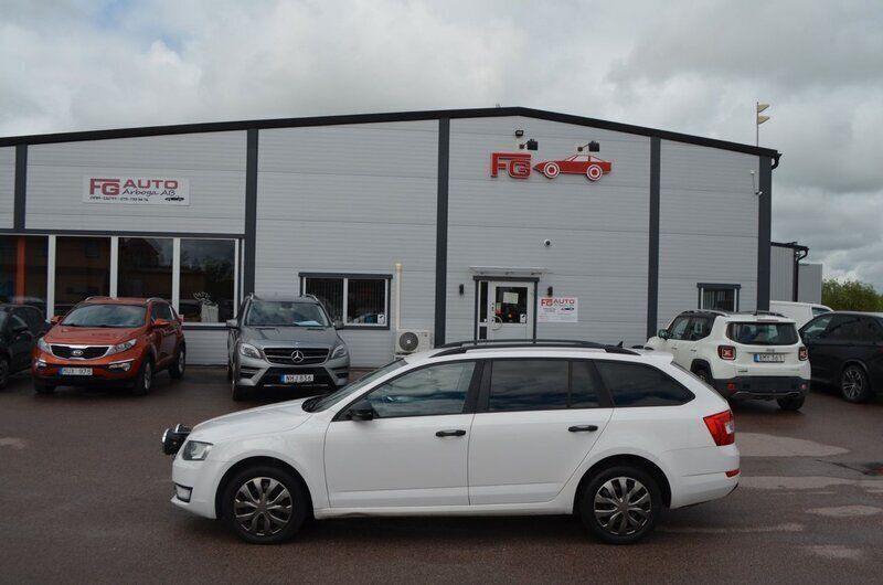 Vit Begagnad 2017 Skoda Octavia Kombi | 99 900 kr (Bra pris) - Bild 1/4