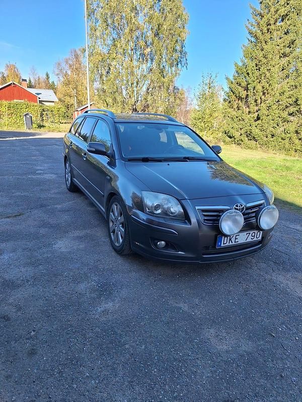 Begagnad Toyota Avensis 177 HK (130 kW) 2009 Kombi