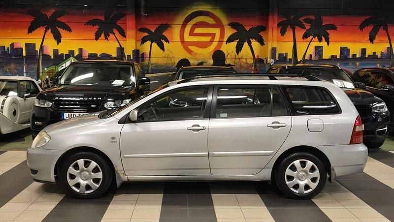 Silver Begagnad 2002 Toyota Corolla Kombi | 24 900 kr (Marknadspris) - Bild 1/4