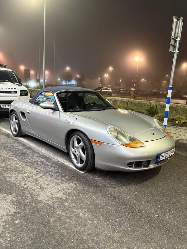Silver Begagnad 2002 Porsche Boxster S Cab | 175 000 kr (Marknadspris) - Bild 1/2