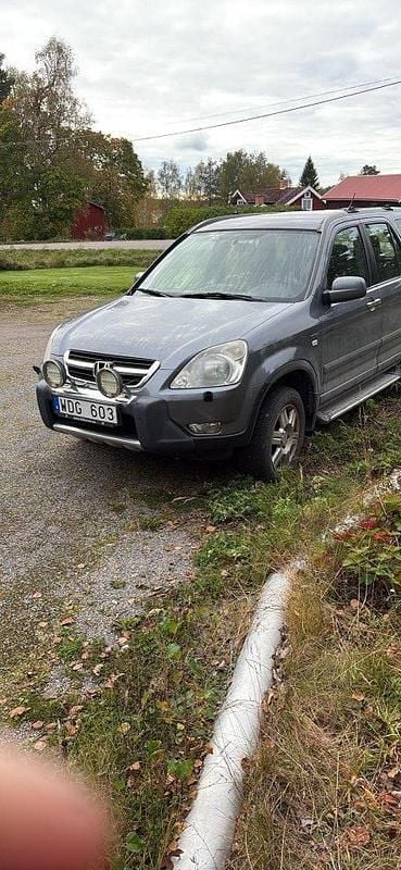 Silver Begagnad 2004 Honda CR-V SUV | 40 000 kr (Marknadspris) - Bild 1/4