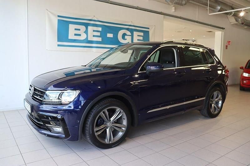 Blå Begagnad 2018 VW Tiguan R-line SUV | 199 900 kr (Marknadspris) - Bild 1/4