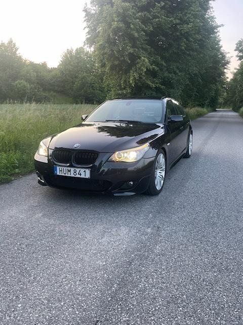Svart Begagnad 2009 BMW 550 M Sport Sedan | 99 900 kr - Bild 1/4