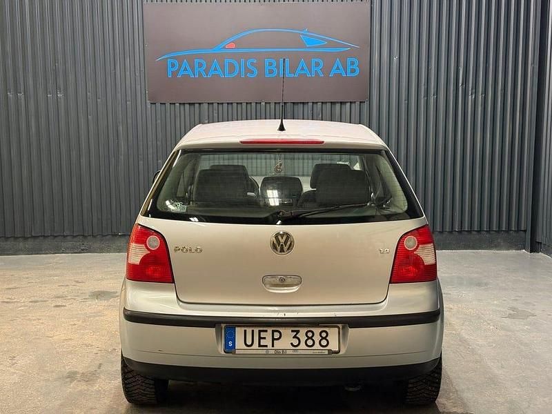Begagnad VW Polo Basis 75 HK (55 kW) 2003 Silver Halvkombi