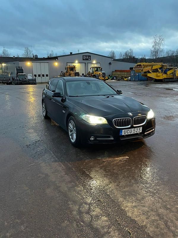 Begagnad 2016 BMW 520 Kombi | 135 000 kr (Superpris) - Bild 1/4