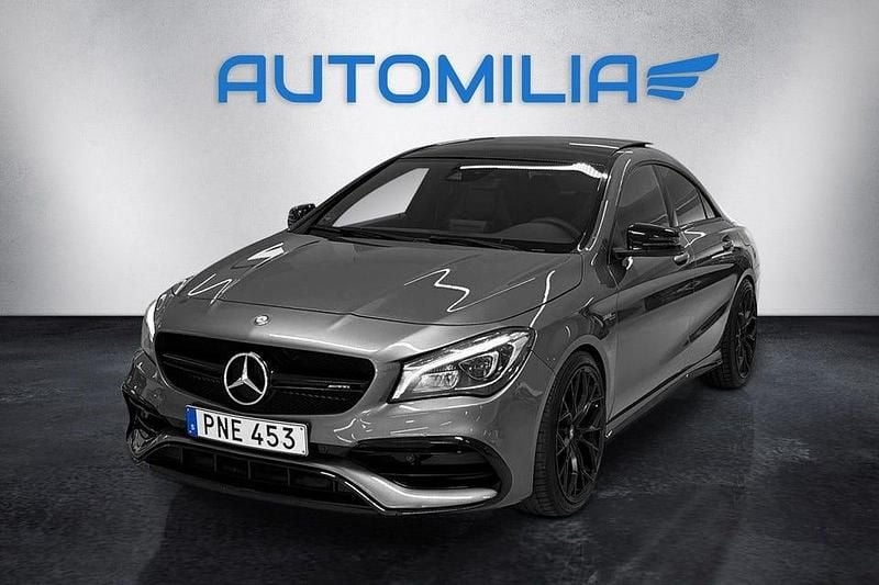 Mörkgrå Begagnad 2017 Mercedes CLA45 AMG AMG Sportkupé | 309 900 kr (Marknadspris) - Bild 1/4