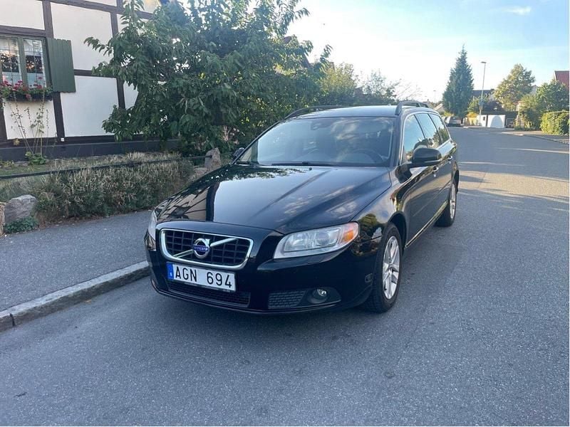 Svart Begagnad 2013 Volvo V70 Momentum Kombi | 80 000 kr (Superpris) - Bild 1/3