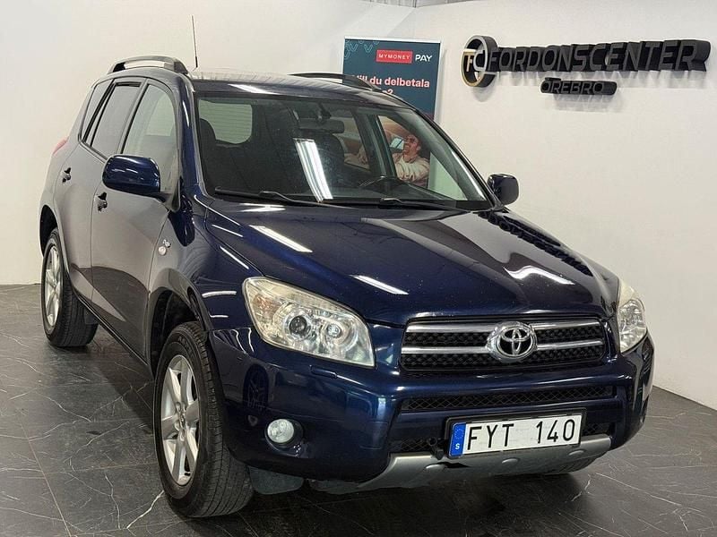 Mörkblå Begagnad 2008 Toyota RAV4 SUV | 49 900 kr (Marknadspris) - Bild 1/4