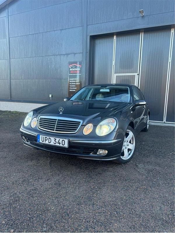 Grå Begagnad 2004 Mercedes E320 Avantgarde Sedan | 80 000 kr (Marknadspris) - Bild 1/4