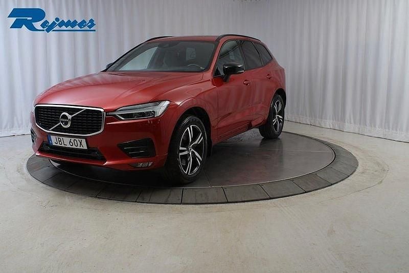 Röd (fusion red metallic) Begagnad 2019 Volvo XC60 R-Design SUV | 354 800 kr (Dyr) - Bild 1/4