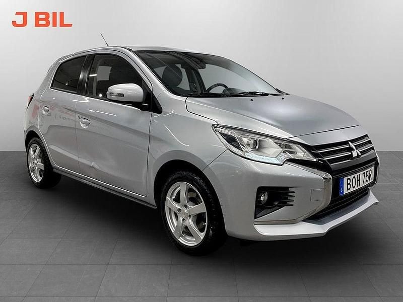Grå Begagnad 2022 Mitsubishi Space Star Elegance Halvkombi | 169 900 kr (Marknadspris) - Bild 1/3