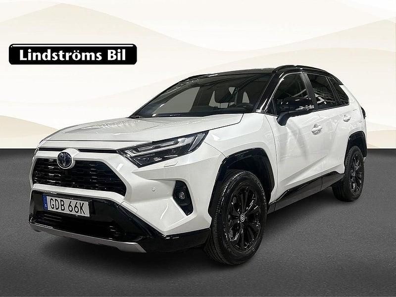 Vit Begagnad 2025 Toyota RAV4 Hybrid Style SUV | 489 900 kr (Marknadspris) - Bild 1/3