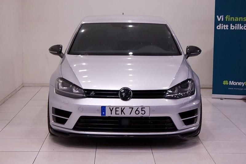 Begagnad VW Golf VII R 301 HK (221 kW) 2016 Silver Halvkombi