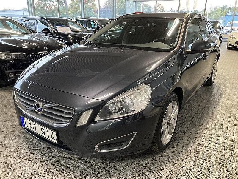 Grå Begagnad 2011 Volvo V60 Momentum Kombi | 109 900 kr (Bra pris) - Bild 1/4