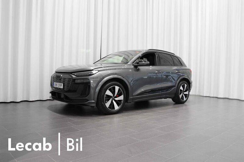 Grå Begagnad 2024 Audi Q6 e-tron S-Line SUV | 899 500 kr (Marknadspris) - Bild 1/4