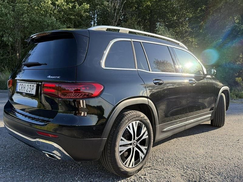 Svart Begagnad 2024 Mercedes GLB220 SUV | 435 000 kr - Bild 1/4