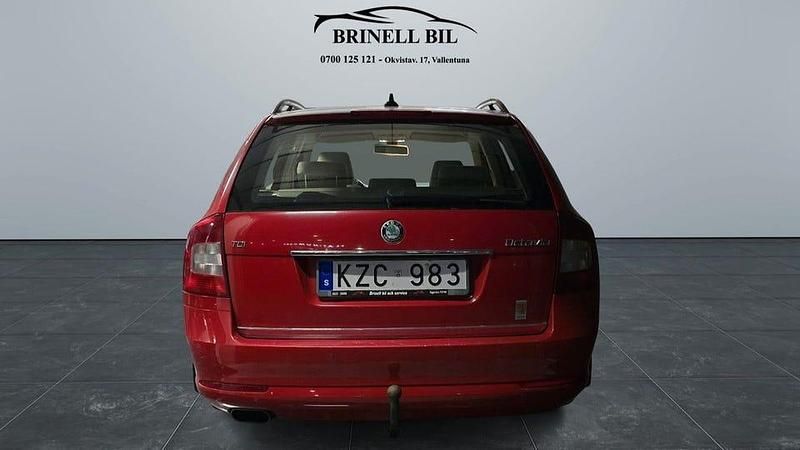 Begagnad Skoda Octavia 106 HK (77 kW) 2010 Röd Kombi