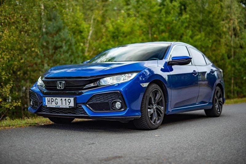 Blå Begagnad 2017 Honda Civic Elegance Halvkombi | 154 900 kr (Marknadspris) - Bild 1/4