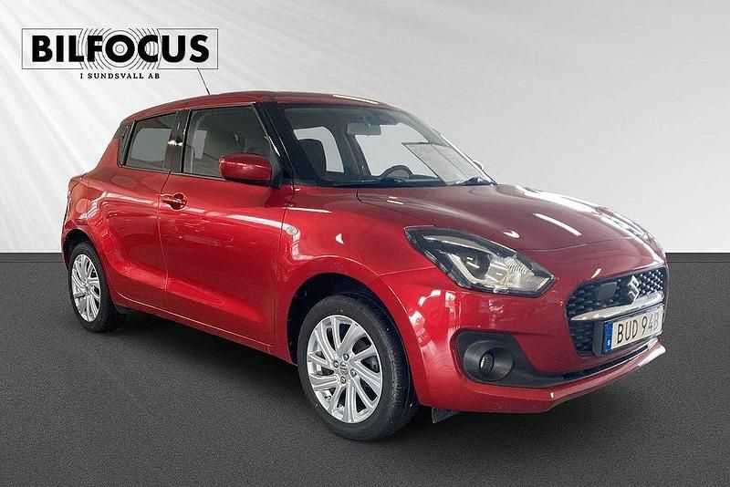 Röd Begagnad 2020 Suzuki Swift Halvkombi | 189 000 kr (Lite dyr) - Bild 1/4
