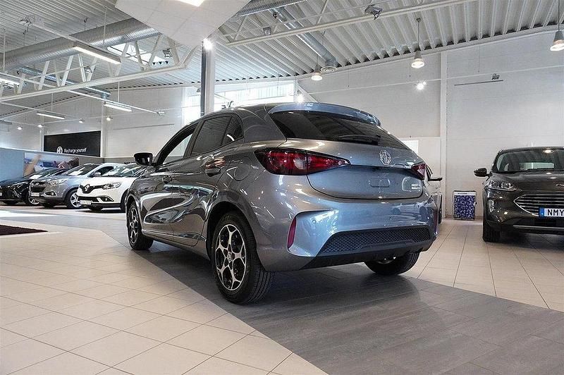 Begagnad MG MG3 102 HK (75 kW) 2024 Grå/silver Halvkombi