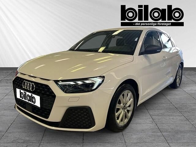 Vit Begagnad 2022 Audi A1 Sportback Proline Halvkombi | 209 000 kr (Marknadspris) - Bild 1/4