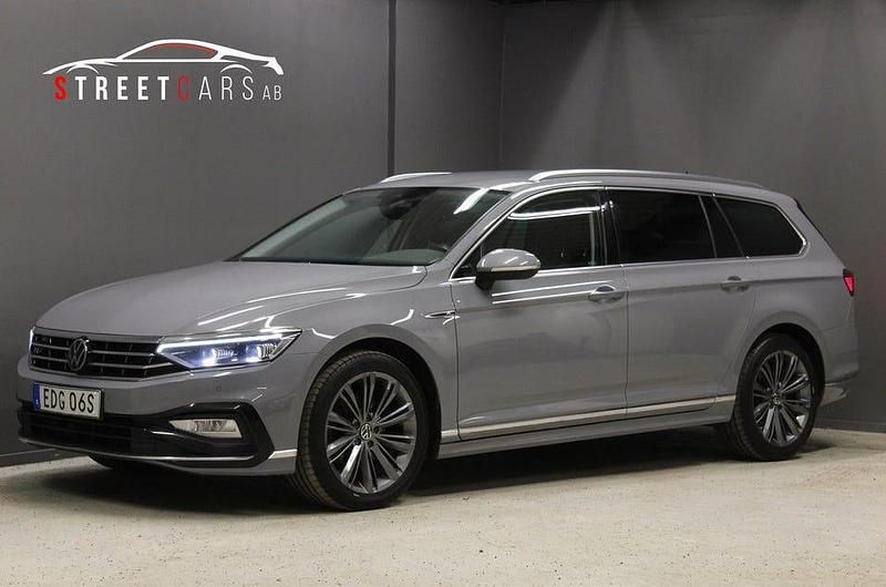 Grå Begagnad 2022 VW Passat R-line Kombi | 249 000 kr (Marknadspris) - Bild 1/4