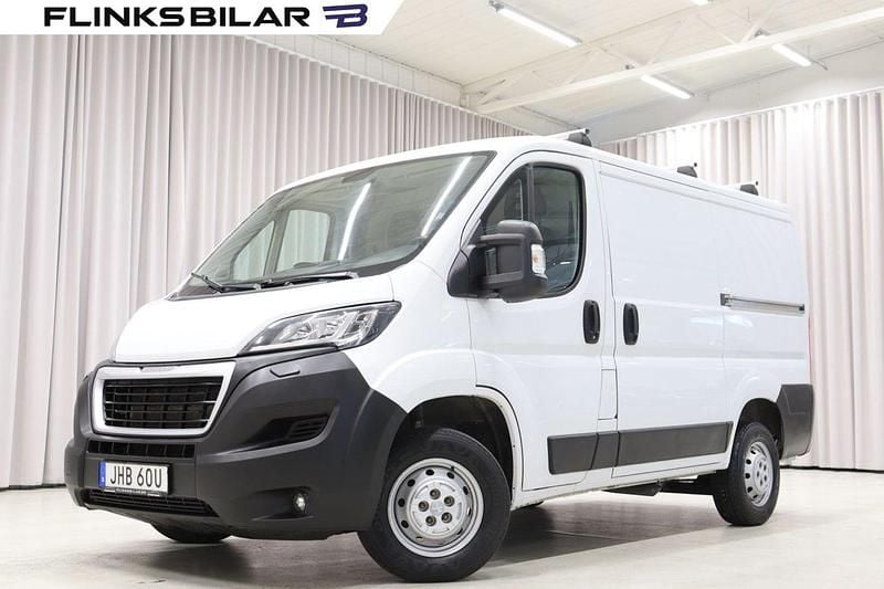 Vit Begagnad 2022 Peugeot Boxer Van | 199 900 kr - Bild 1/4