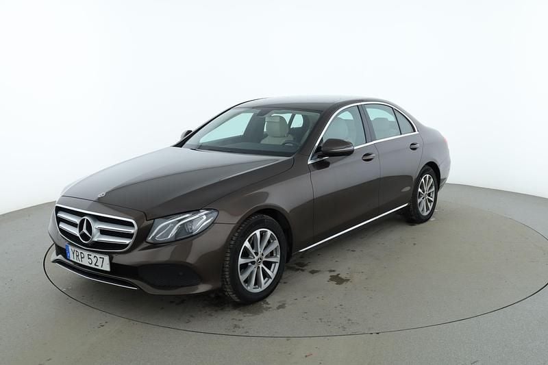 Mörkbrun Begagnad 2017 Mercedes E220 Avantgarde Sedan | 224 000 kr (Bra pris) - Bild 1/4