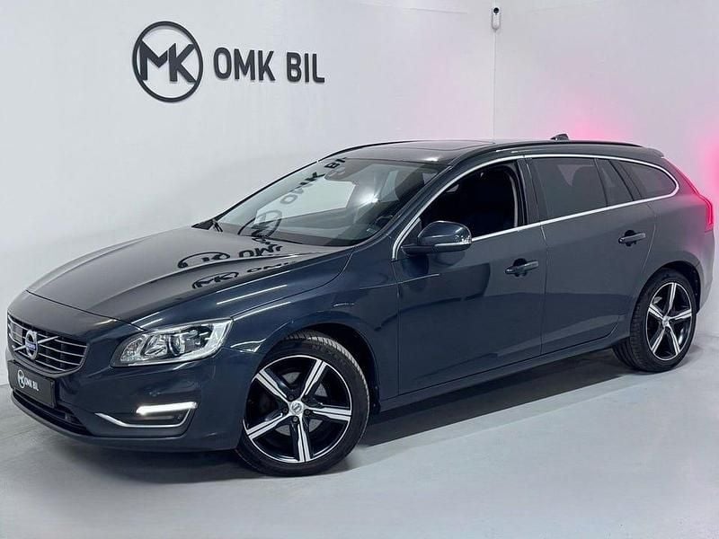 Grå Begagnad 2015 Volvo V60 Momentum Kombi | 127 900 kr (Marknadspris) - Bild 1/4