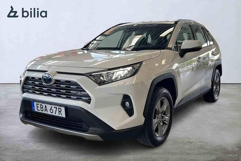 Vit Begagnad 2022 Toyota RAV4 Hybrid SUV | 359 900 kr - Bild 1/1