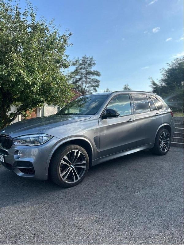 Grå Begagnad 2015 BMW X5 SUV | 310 000 kr (Marknadspris) - Bild 1/4