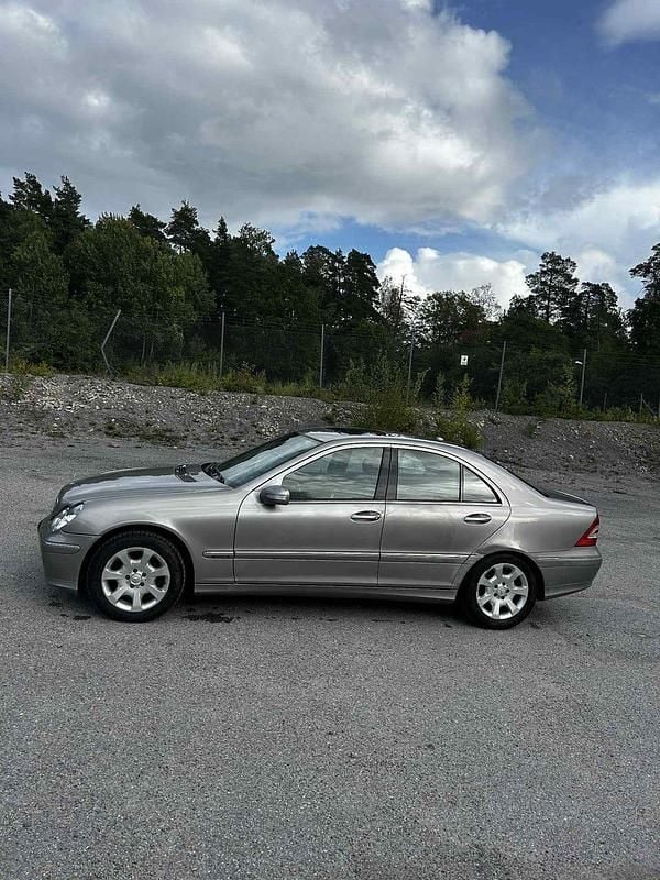 Begagnad 2006 Mercedes C280 Sedan | 29 000 kr - Bild 1/4