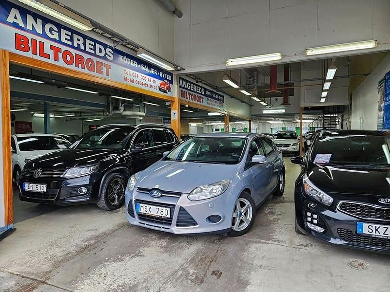 Begagnad Ford Focus 96 HK (70 kW) 2012 Grå Halvkombi