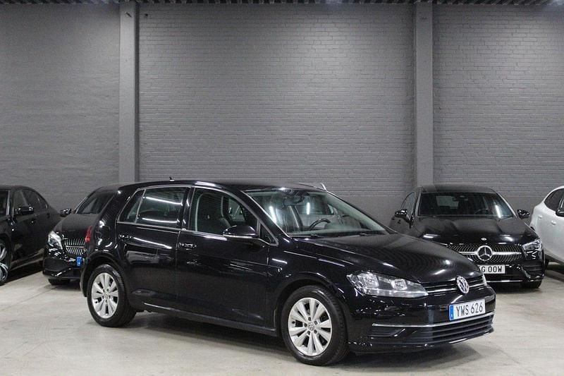 Svart Begagnad 2018 VW Golf VII Halvkombi | 119 900 kr (Dyr) - Bild 1/4