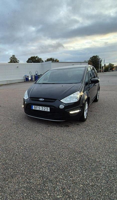 Begagnad 2014 Ford S-MAX Sport Minibuss | 100 000 kr (Marknadspris) - Bild 1/4