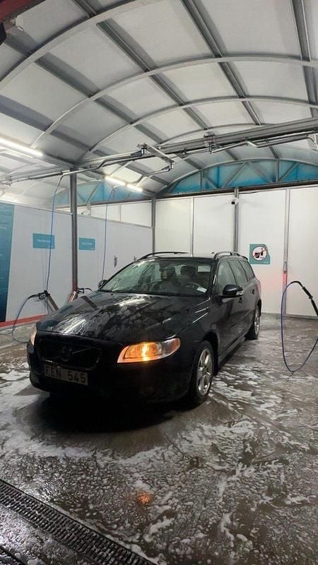 Svart Begagnad 2008 Volvo V70 Momentum Kombi | 35 000 kr (Superpris) - Bild 1/4
