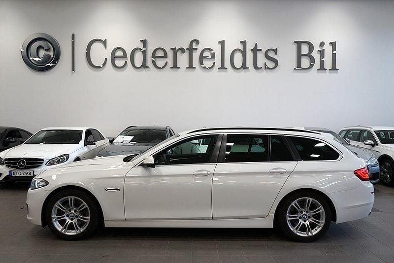 Vit Begagnad 2015 BMW 520 Kombi | 174 900 kr (Marknadspris) - Bild 1/4