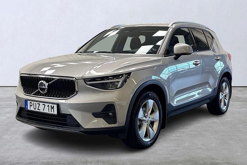 Begagnad 2024 Volvo XC40 SUV | 349 900 kr (Marknadspris) - Bild 1/4