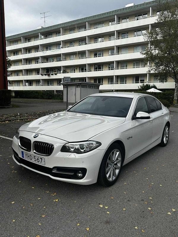 Begagnad 2016 BMW 520 Sedan | 173 000 kr (Marknadspris) - Bild 1/4