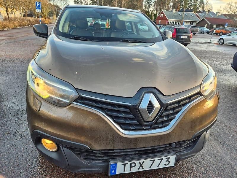Brun metallic Begagnad 2016 Renault Kadjar SUV | 105 000 kr (Marknadspris) - Bild 1/4