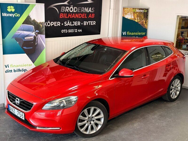 Röd Begagnad 2013 Volvo V40 Summum Kombi | 109 900 kr (Marknadspris) - Bild 1/4
