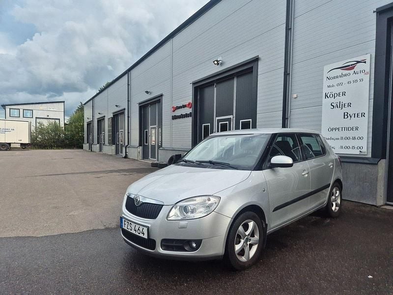 Silver Begagnad 2007 Skoda Fabia Halvkombi | 42 900 kr (Marknadspris) - Bild 1/4
