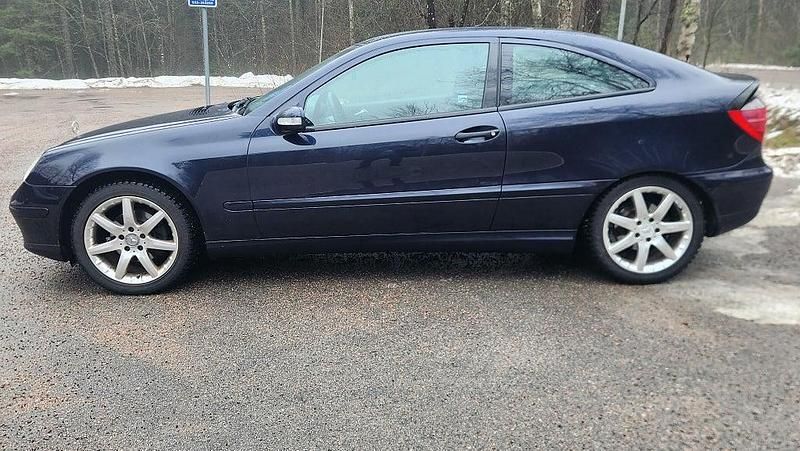 Begagnad Mercedes C180 143 HK (105 kW) 2003 Blå