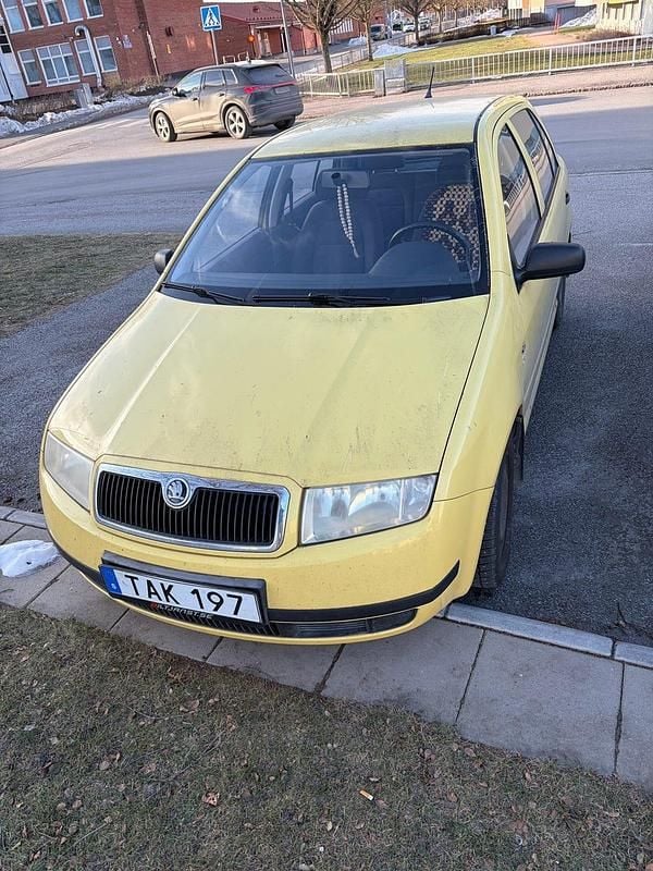 Begagnad 2002 Skoda Fabia | 12 000 kr (Marknadspris) - Bild 1/4